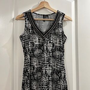 Good shape maxi dress New Directions S Petite black and white with beaded V-neck